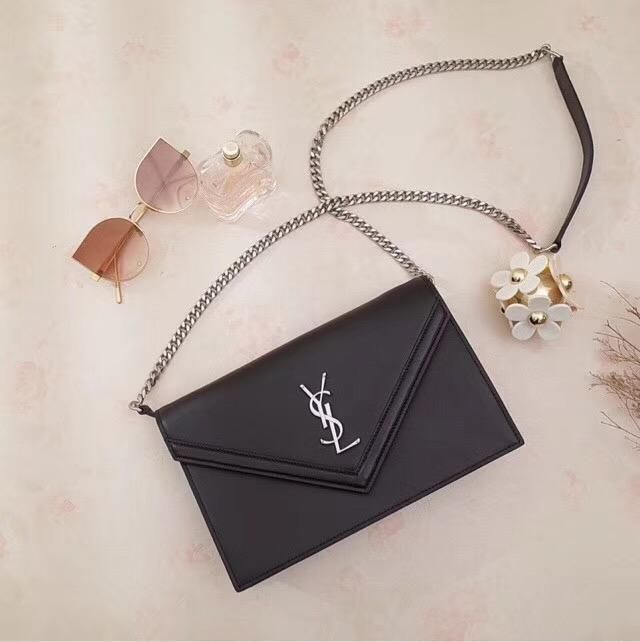 唐嫣化身清洁工 没有了平时的那些大牌时装跟包包 完全两个人