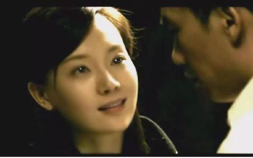 41岁陈数一袭靓丽打扮亮相，牵手儿子如姐弟！完全看不出年龄差啊