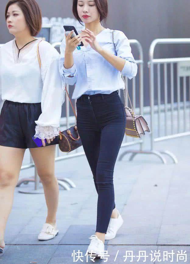 小白鞋搭配修身裤, 休闲动感却又不失女人风情, 当真无敌存在!