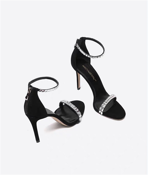  『凸显』晶莹剔透的水钻高跟鞋, 凸显高雅时尚的美感, 彰显时尚品味!