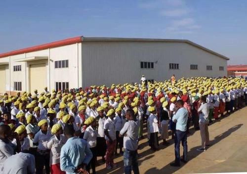  「非洲」非洲工人一领完工资，第二天就不见人来上班，中国老板