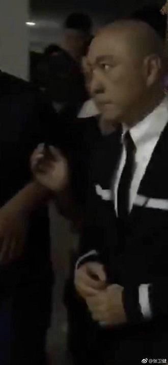 他是娱乐圈有名的孝子和模范老公，一度大红大紫如今谣传涉毒被抓