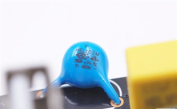 云星电子|三口USB+27瓦快充 米家插线板拆解:用料精细