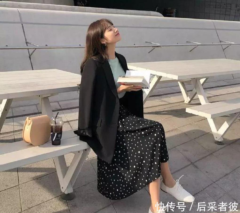  半身裙：2020年开春穿外套时搭配半身裙最好看，出街回头率会更高！