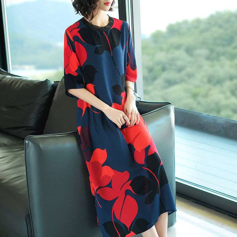 小姨真不差钱，但立秋也不穿真丝!满衣柜都是这种秋裙，美到飞起