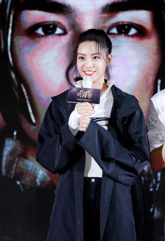 追《阿修罗》学张艺上凹单品，这个秋天又有的穿了！