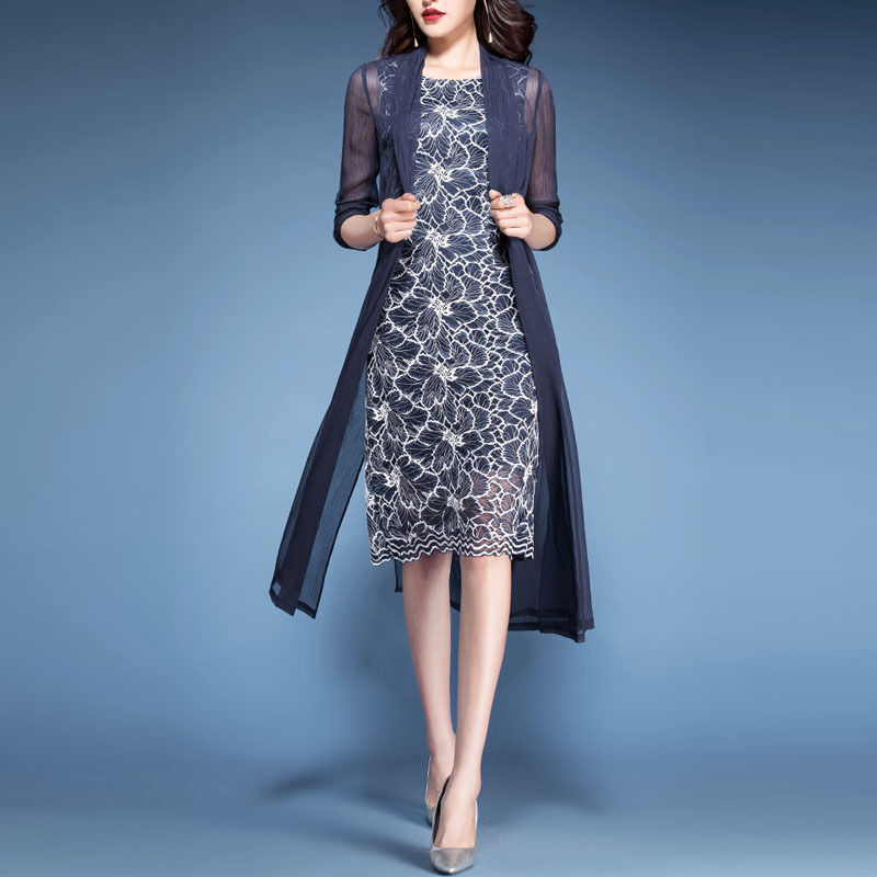 一不小心发现，比旗袍好看十倍的“减龄裙”，70后女人穿超美嫩