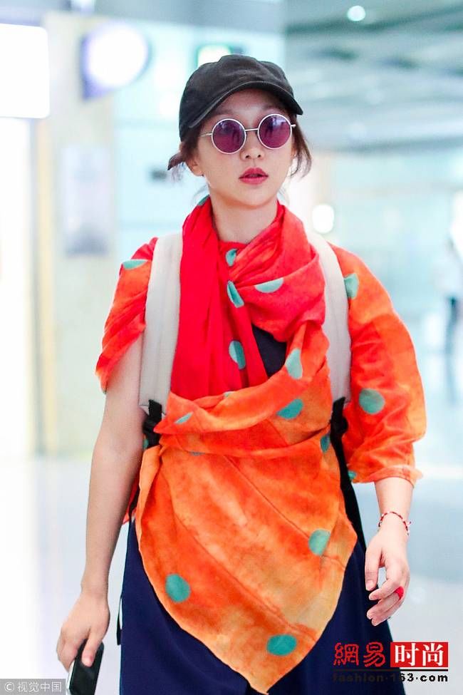 周迅示范花样“穿”围巾还穿出了最炫民族风