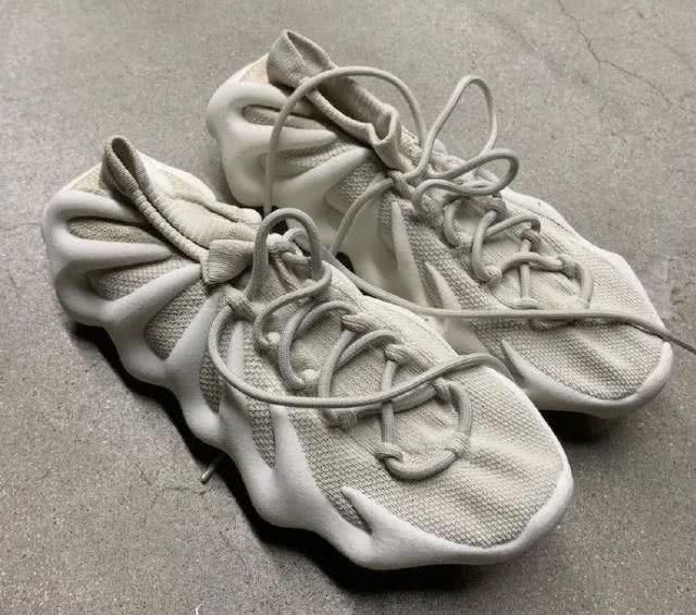 『背景』这双全新的yeezy，竟然揭露了kanye的中国背景？