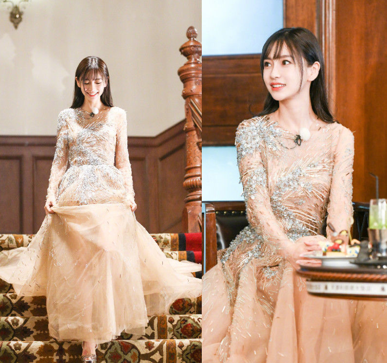 早期出道的angelababy皮肤嫩的出水，一副清纯可爱的模样