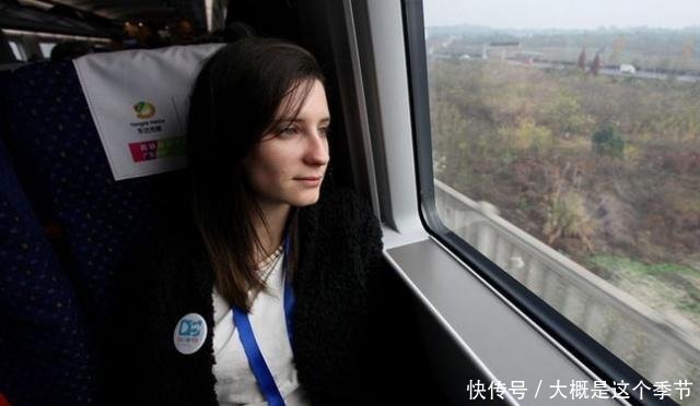  「高铁站」美国人来中国乘坐高铁，回国后非常气愤再也不敢相信
