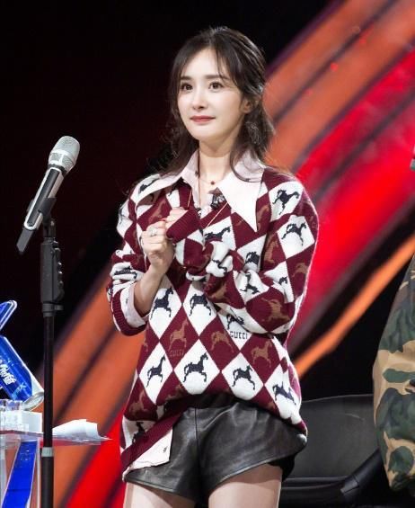  特别：杨幂发型合集来袭！解锁百变造型，席卷整个时尚圈！