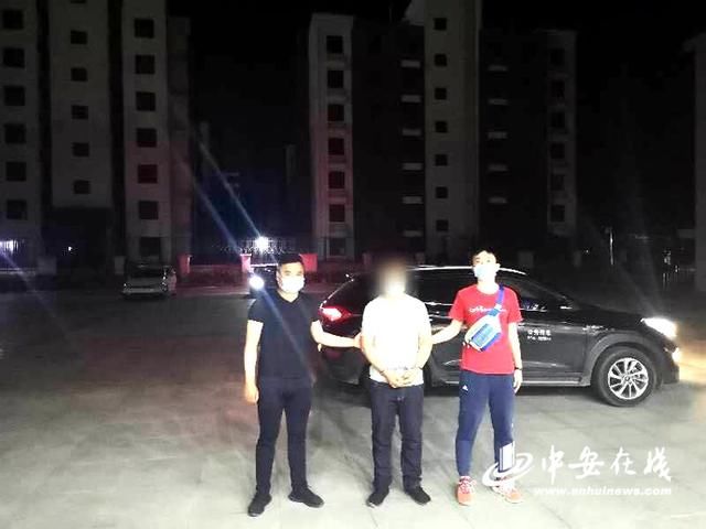 冲卡：酒后驾车冲卡致两名交警受伤 合肥男子涉嫌妨害公务被刑拘