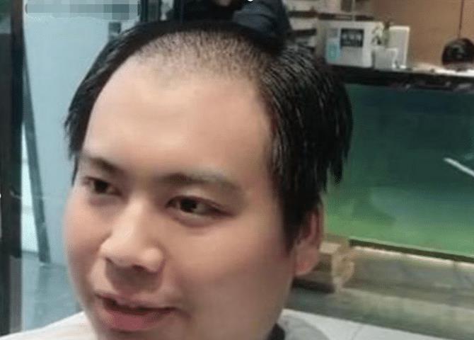 约会■看到小哥约会前理的新发型后网友不淡定了