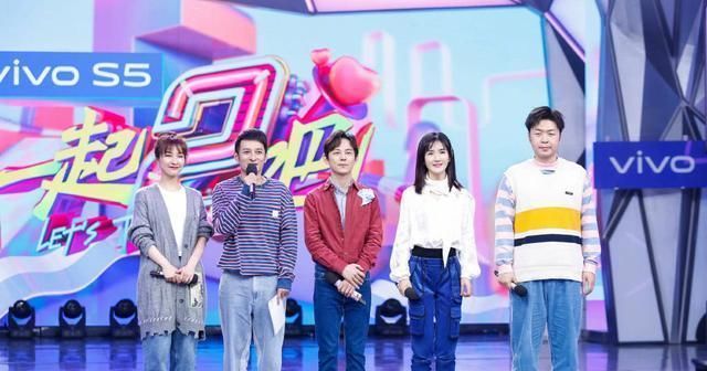 #快本#关晓彤《快本》秀恩爱,表示我有喜欢的人了,何炅笑的面部狰狞