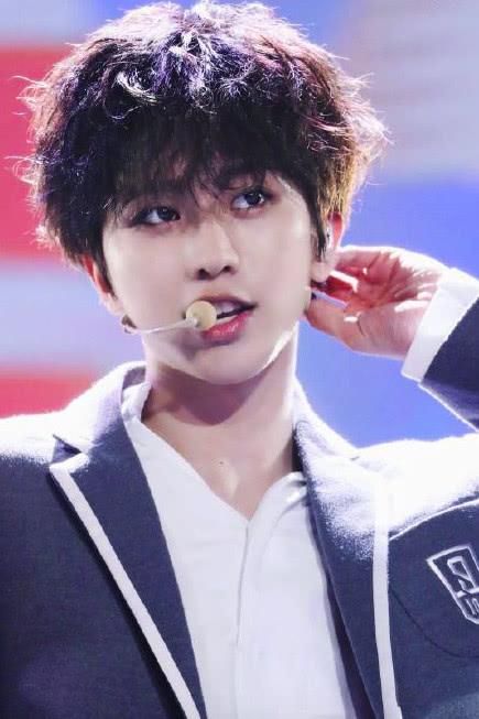 网友投诉蔡徐坤生日会找替身：假的前门应付粉丝，真的从后门跑了