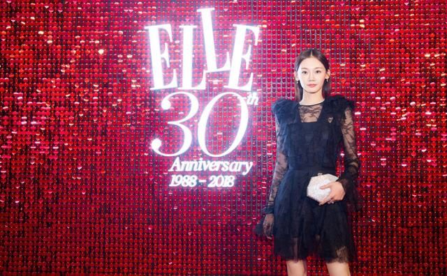 学苗苗穿衣服总是没错，简单就是美，放几十年后也是经典