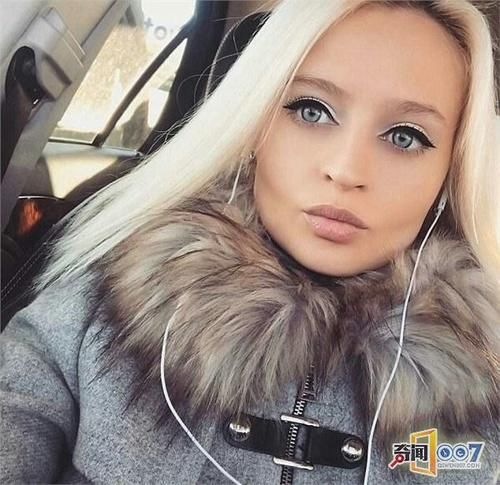 眼睛会变色的女孩，称自己天生像芭比