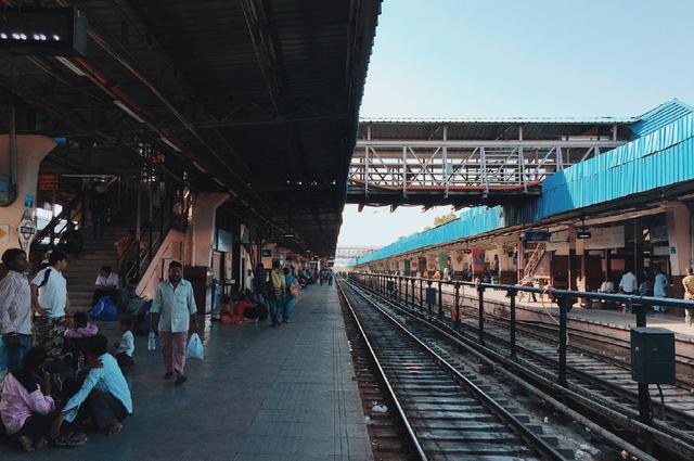  「内部」中国女孩在印度乘坐火车，实拍火车内部，来看看是什么