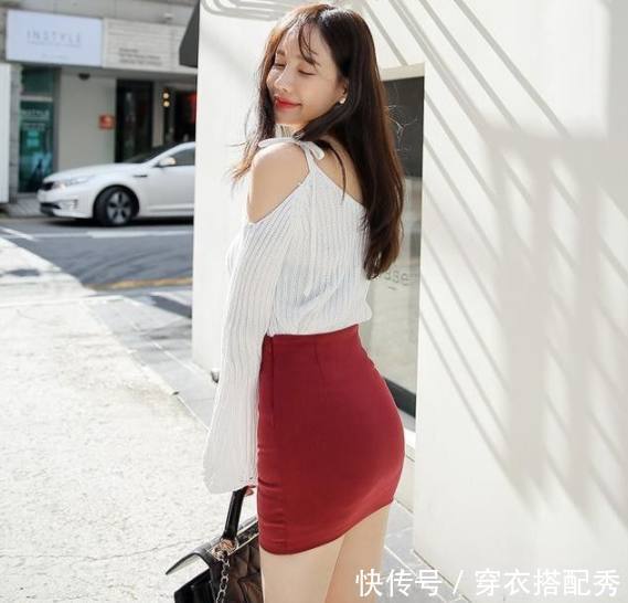 皮肤白皙的小姐姐，穿上紧身包臀裙，尽情展现曼妙身材！