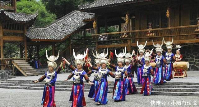 假期到苗寨旅游，美女私下递给“个人用品”别乱接，不是给你擦汗