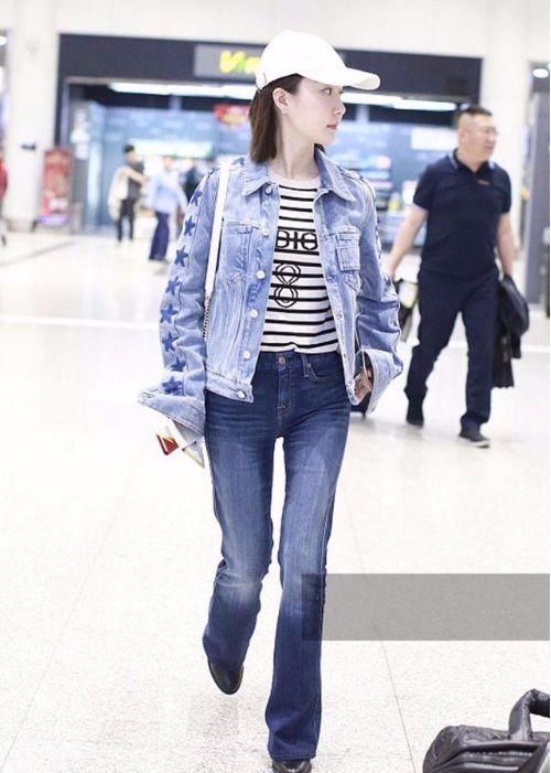 舒畅白色紧身裤都敢穿，真自信！只不过这款式是10年前的吧？