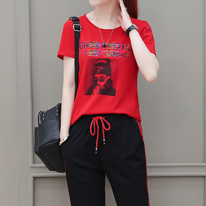 我身高是短板，又穿不来高跟鞋，高腰套装+平鞋，看着竟有165