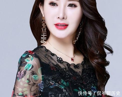  [经济]皮肤暗黄的中年妇女，经济允许，试试这几款连衣裙，美的让人窒息