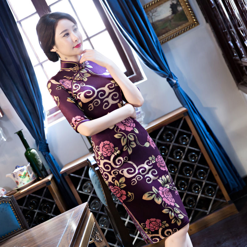 48岁老婆穿这种“改良旗袍”，其实优雅不失女人味，像个小仙女