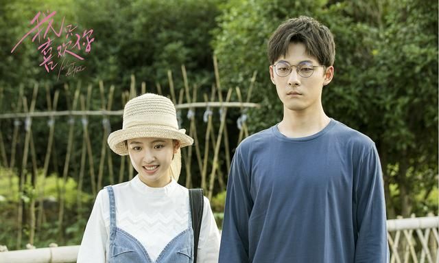  #令人堪忧#吴倩产后复工晒美照，身材恢复依然少女感，但发际线后移令人堪忧