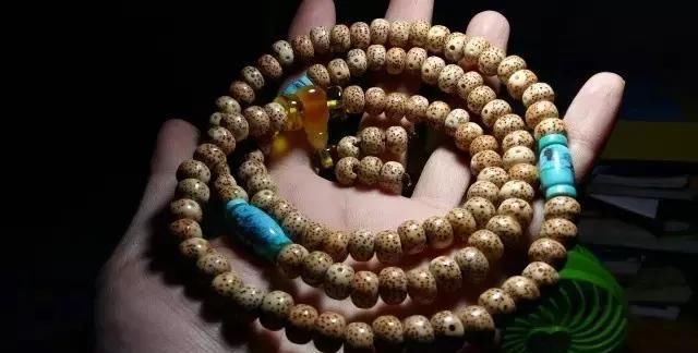 手串@炫耀手串用什么样的姿势，才能够达到最佳效果？