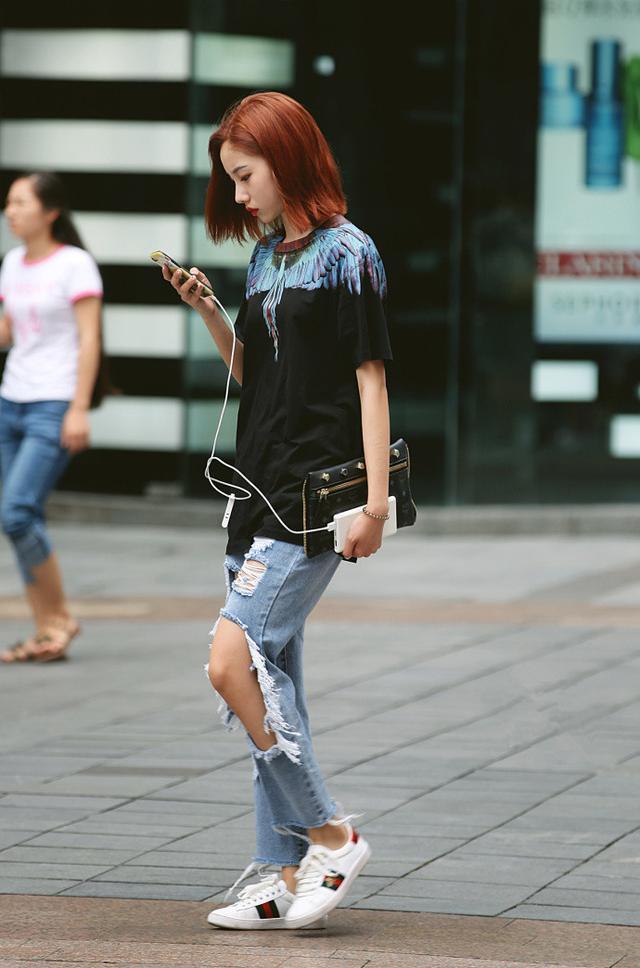 偶遇美女,青春娇美气场十足,上演极致身材!