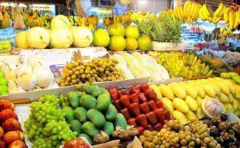 到泰国游玩,买水果时有人给手套最好别接,你会后悔的!