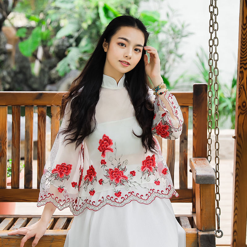 无论哪个年龄的女人穿上旗袍都让人挪不开眼，美到炸