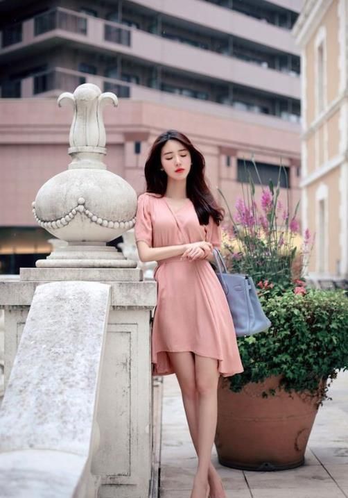  美女|时尚小姐姐风华绝代，轻松美回初恋，尽显性感妩媚！