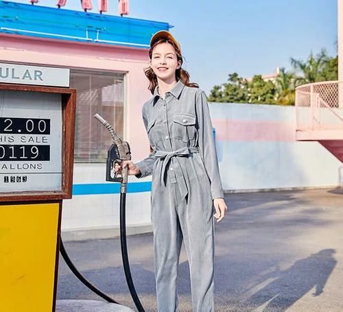  『连体』时尚是个圈，工装连体裤卷土重来，超越仙女裙成为早春最佳