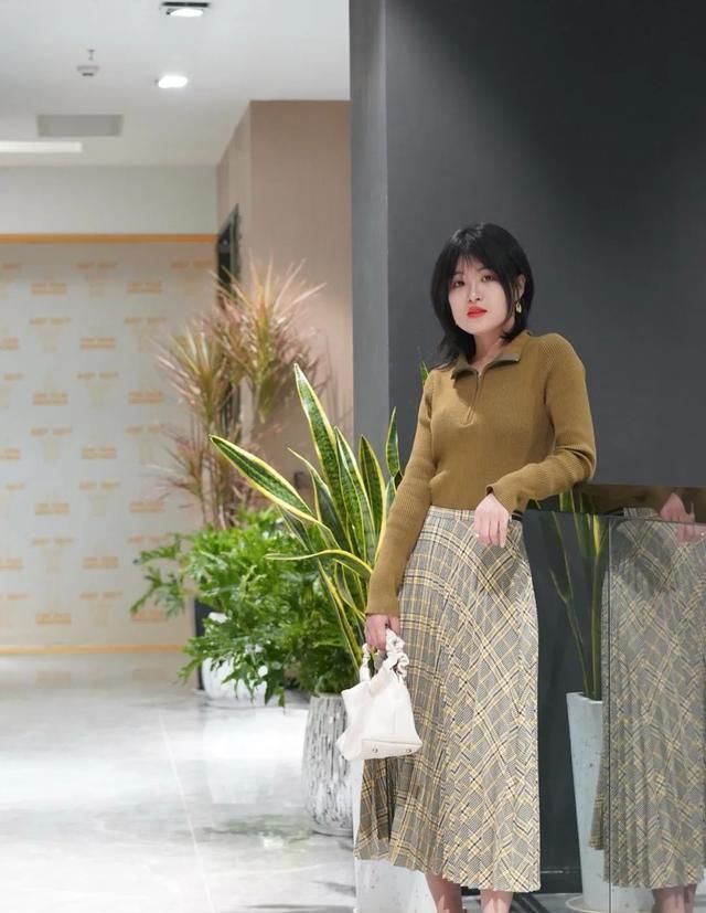  [梨型身材]2020年最流行的百褶裙组合,彰显青春活力,显瘦显高又减龄!