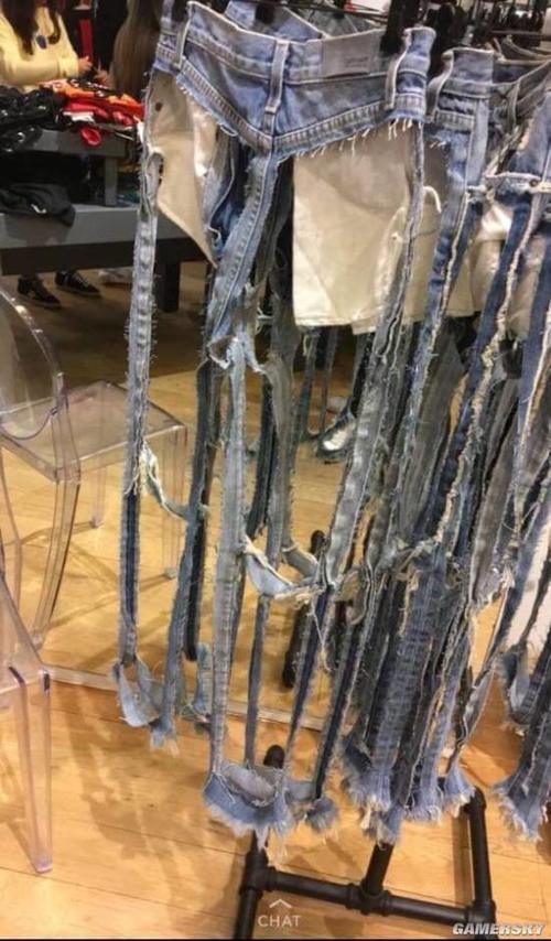 裤子也能露出绝对领域？国外时尚圈的奇葩破洞牛仔裤