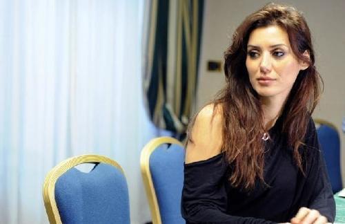 45岁美女诅咒C罗意甲首战受伤，只因转会费高浪费钱 网友愤怒回应