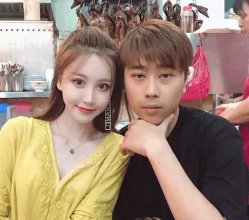 卢本伟UU妹准备结婚,微博爆料孩子不吃母乳的原因尴尬了