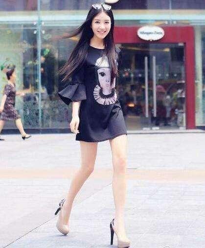 街拍: 街头美女清甜可人, 霸道气质性感撩人, 姐妹花到底该