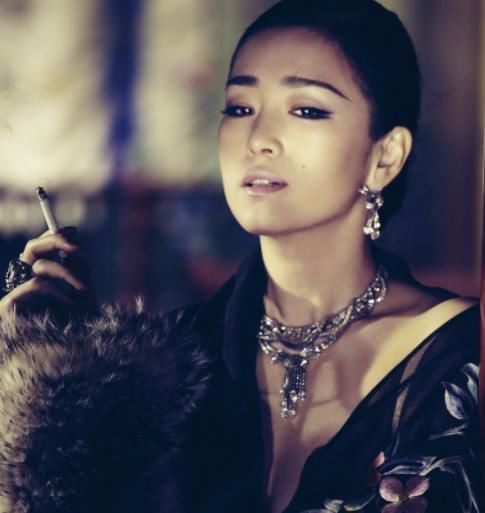 演员巩俐中国女排