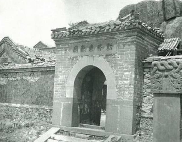 山东省泰安市老照片，1940年左右“五岳独尊”泰山