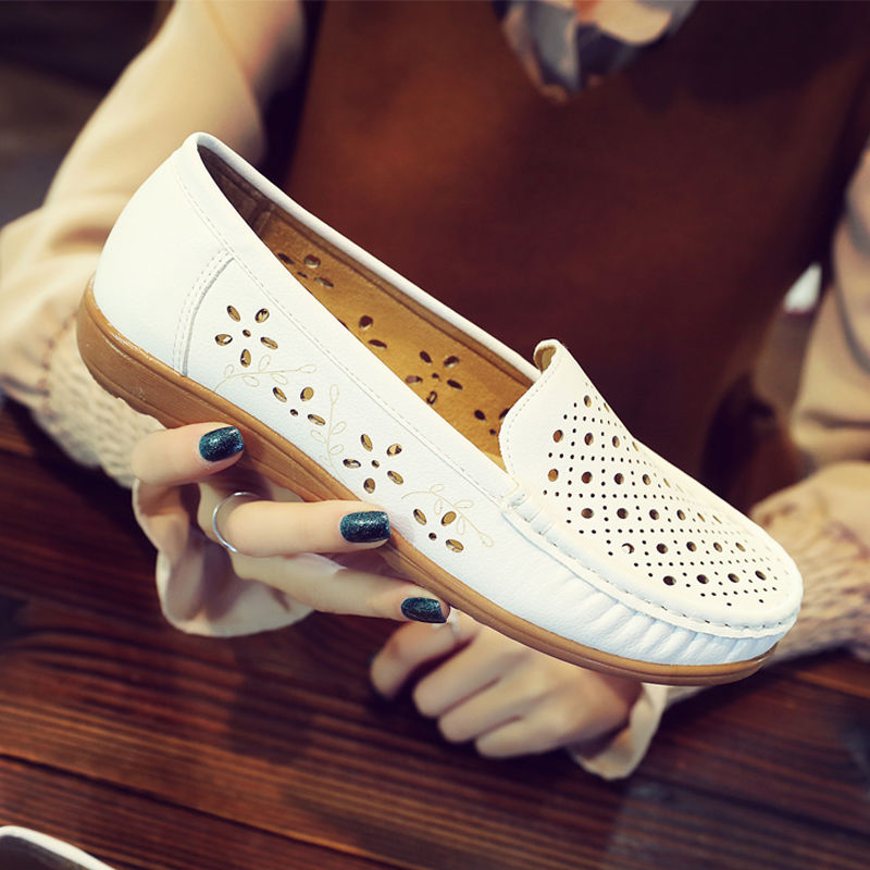 瞧!下图女人穿的是什么鞋，走路潇洒随性又性感，照着穿准没错