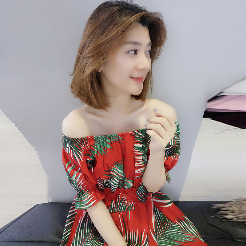 显瘦锁骨杀，一字肩连衣裙优雅更性感，衬托女性的儒雅韵味