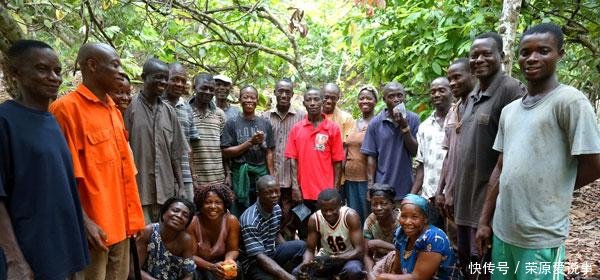 中国人在非洲 想教会非洲人如何种田, 可一发工资就不见人影!