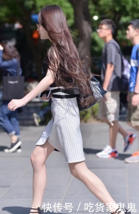  「纤瘦」纤瘦气质美女，黑色皮质吊带搭配西装裙，甜美又可爱！