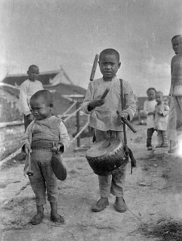  「发现」美国人在鞋盒里发现了6000张中国老照片