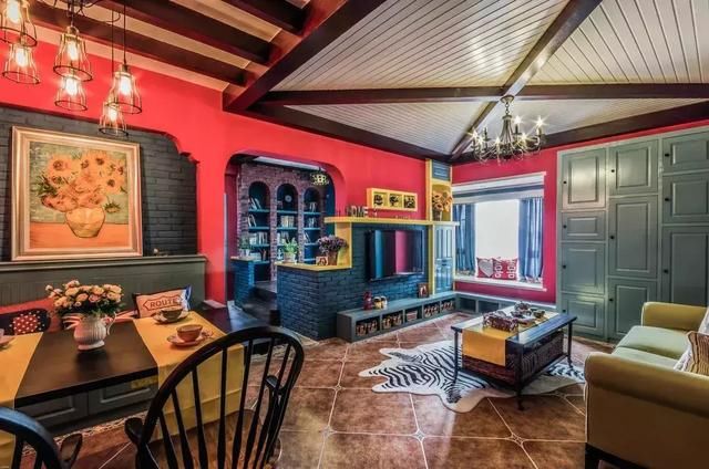 大红大绿，这家新房可能是全小区最漂亮的！颜色大胆，像童话世界