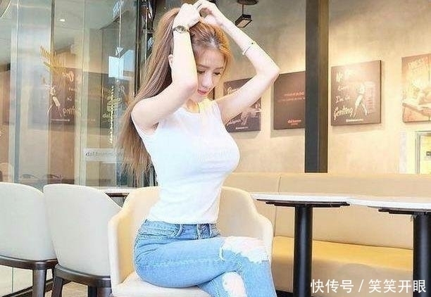 尽显|微胖的牛仔裤美女,尽显曼妙的身姿,背影都那么迷人